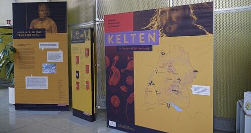 Impression der Ausstellung im Hauptgebäudes des Regierungspräsidiums Stuttgart in Vaihingen