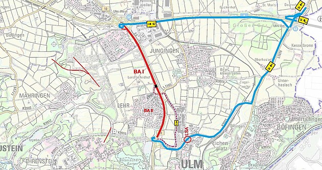 Man sieht einen Lageplan für die B 10 Anschlussstelle A 8 Ulm/West und Ulm/Uni; Die Umleitungsstrecke ist rot gekennzeichnet