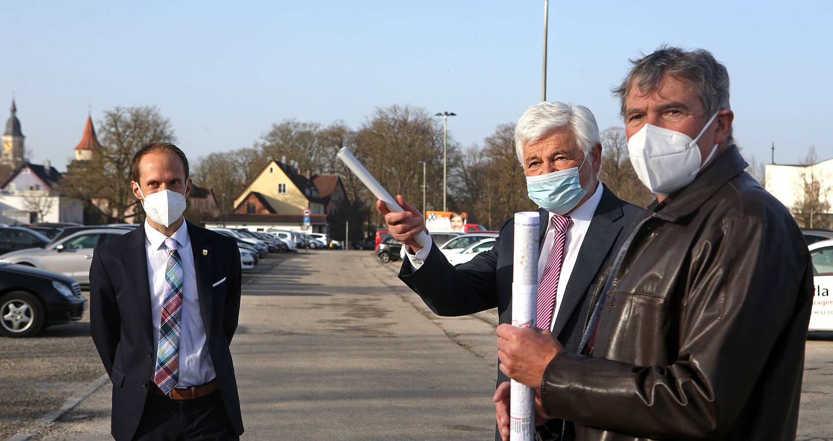 Regierungspräsident Wolfgang Reimer übergibt zwei Förderbescheide an Oberbürgermeister Dr. Christoph Grimmer