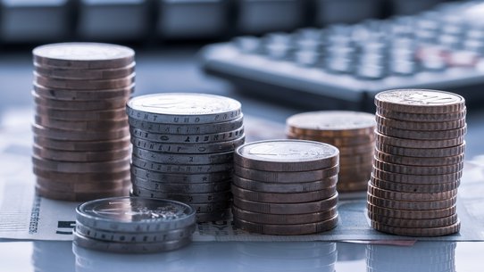 Münzgeld aufgestapelt