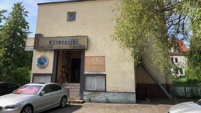 Vorderansicht mit Eingang