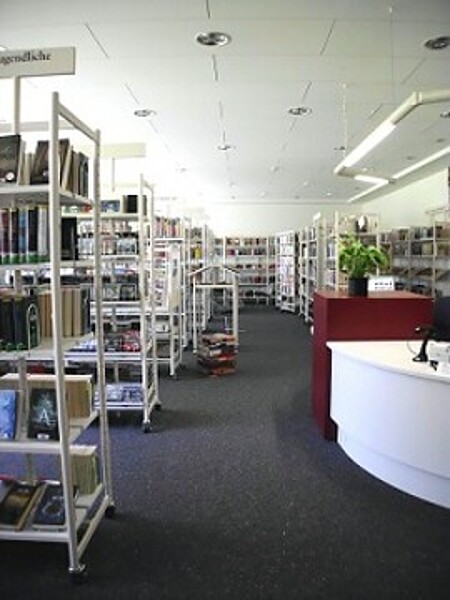 Raum der Kinder- und Jugendbücherei Talheim (Stadtbücherei Mössingen - Zweigstelle Talheim ) in der Andeckschule