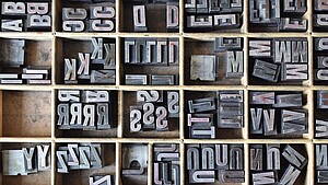 Buchstaben in einem Setzkasten