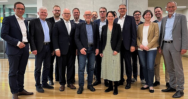 Gruppenbild der Partnerinnen und Partner des Mobilitätspakts Heilbronn-Neckarsulm