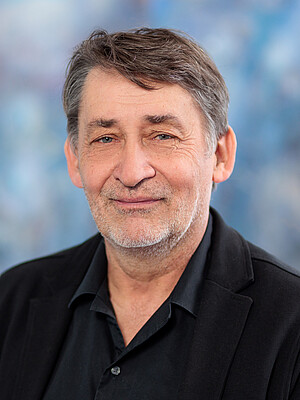 Portrait von Prof. Dr. Claus Wolf