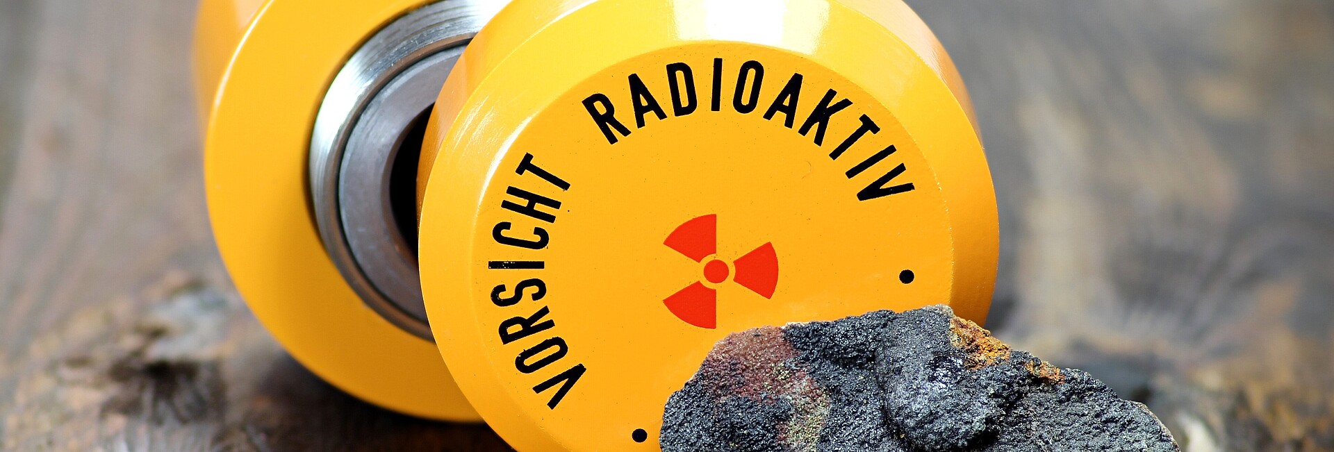 Symbolbild für Strahlenschutz mit der Aufschrift "Radioaktivität"
