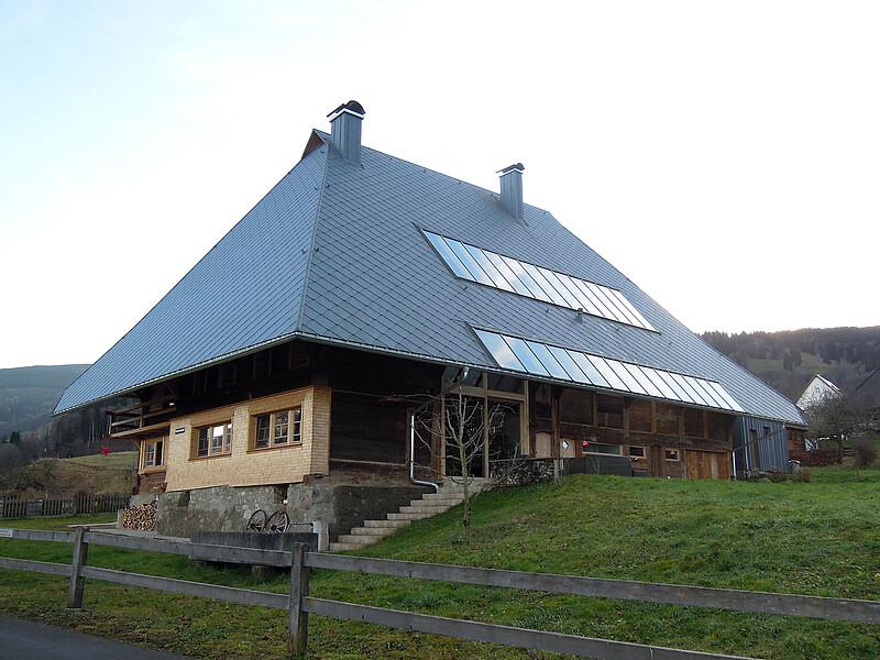 Schwarzwaldhof, modern belichtet