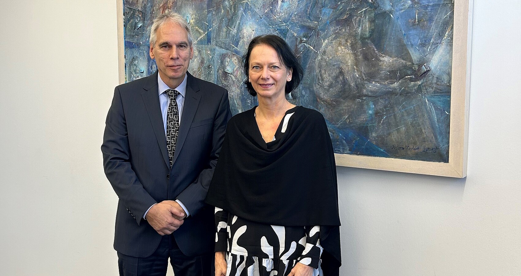 Regierungspräsidentin Susanne Bay mit Dr. Ulrich Dura
