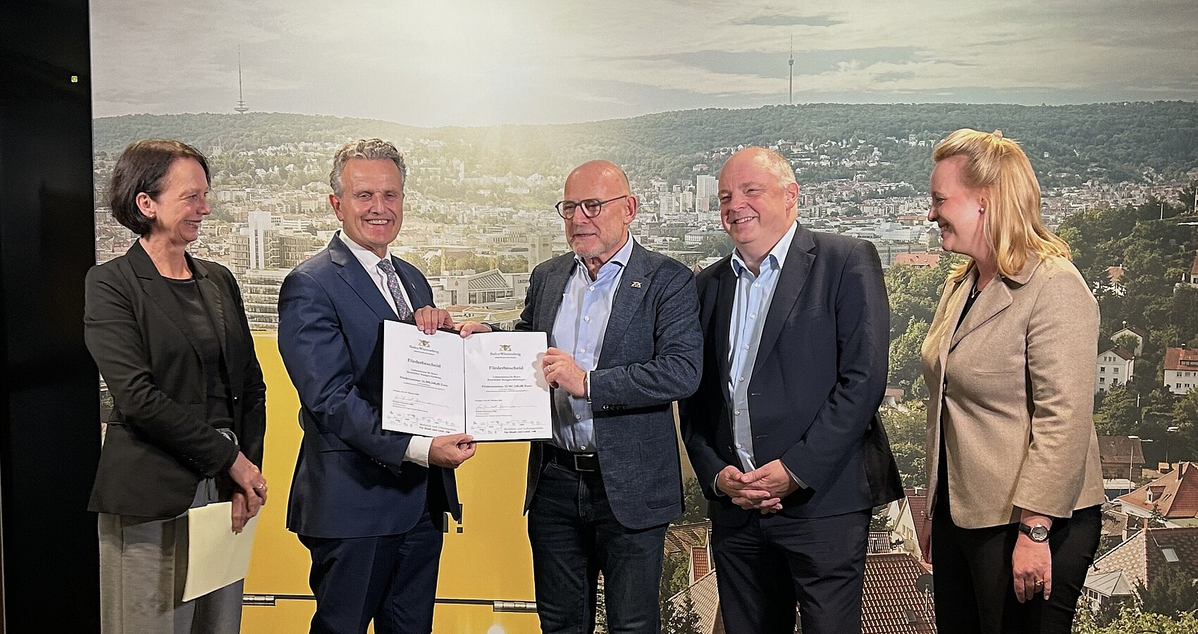 v.l.n.r.: Regierungspräsidentin Susanne Bay, OB Dr. Frank Nopper, Minister Winfried Hermann, Technischer Vorstand der SSB Thomas Moser und SSB-Personalvorständin Annette Schwarz