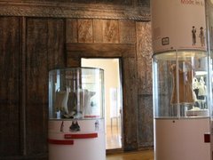 Heubacher Schloss mit Holzvertäfelungen und Vitrinen des ehem. Miedermuseums, 73540 Heubach, Schlossstraße 9/11