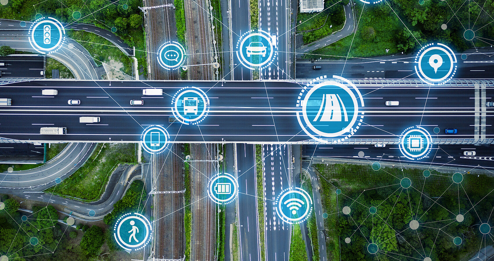 Symbolbilder für die Vernetzung integrierter Verkehrskonzepte sind in ein Luftbild über eine Stadtautobahn eingebunden