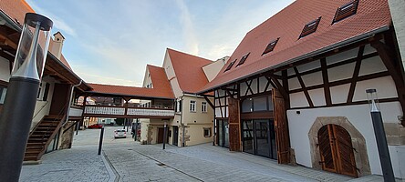Gemeindebücherei OchsoTHEK Walddorfhäslach - von außen - vom Rathaus kommend