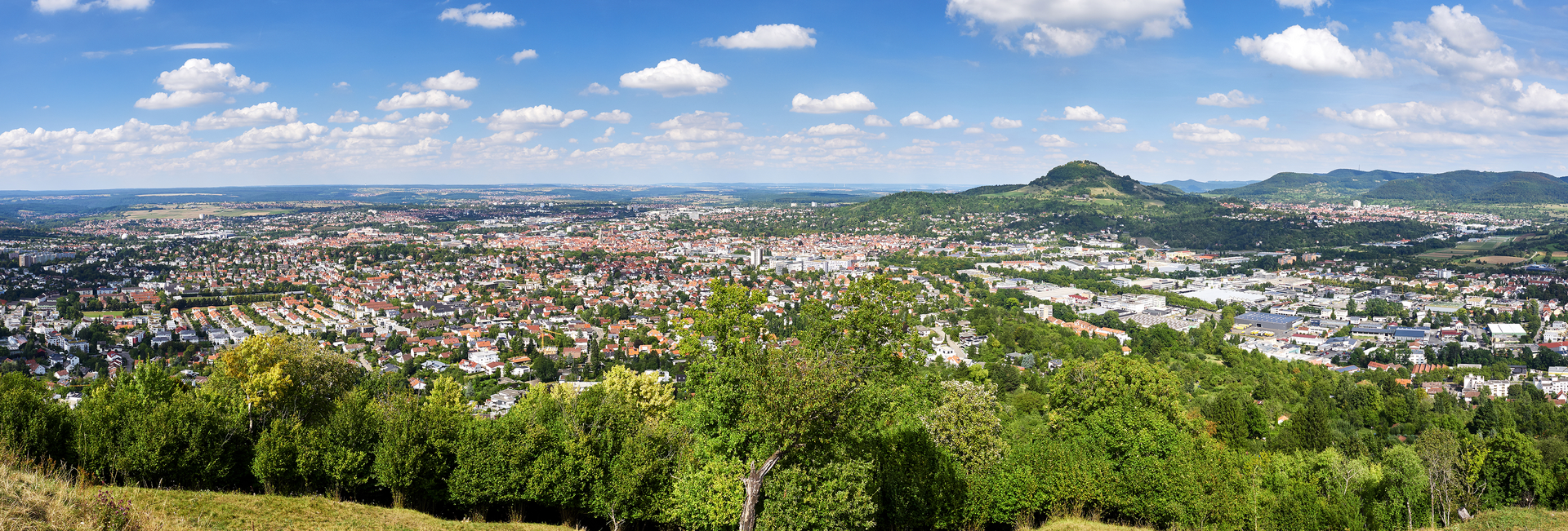 Panoramalandschaft Reutlingen mit Achalm
