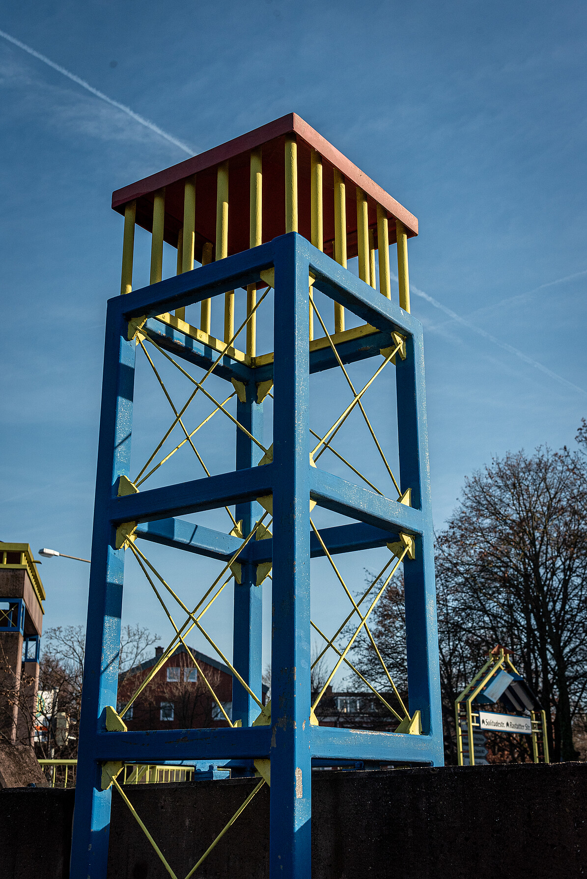 Bild zeigt einen Turm an der Haltestelle Rastatter Straße