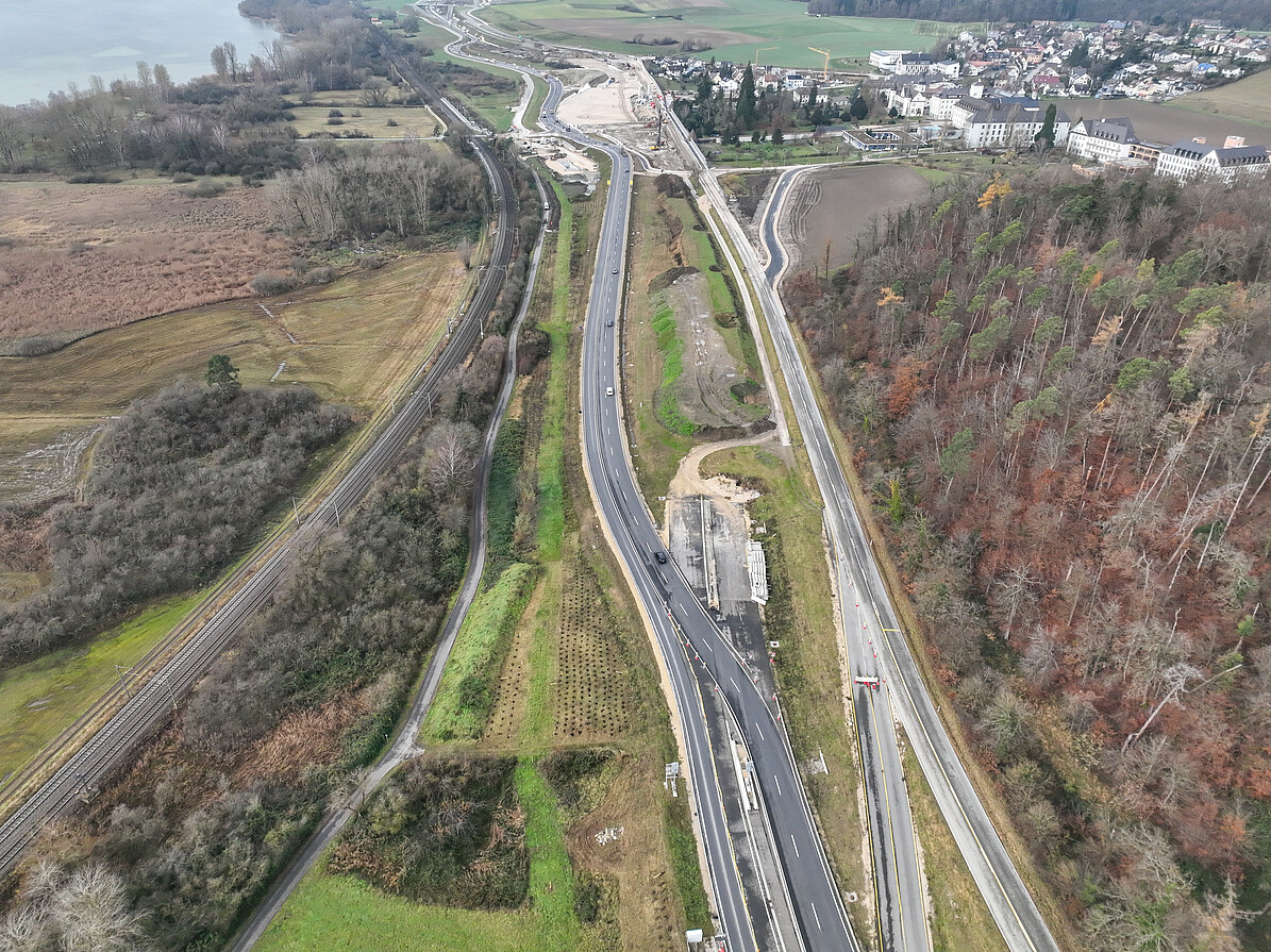 Blick von Konstanz aus Richtung Allensbach; Rechts oben: Kloster Hegne