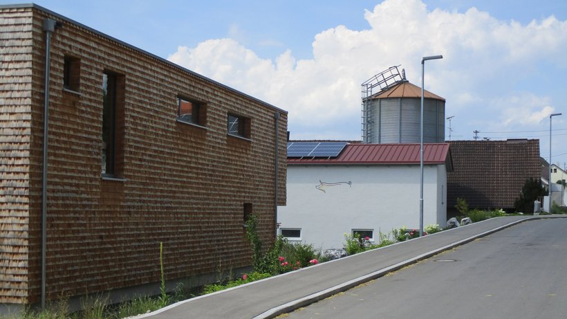 Modernes Wohnhaus zu einem landwirtschaftlichen Anwesen