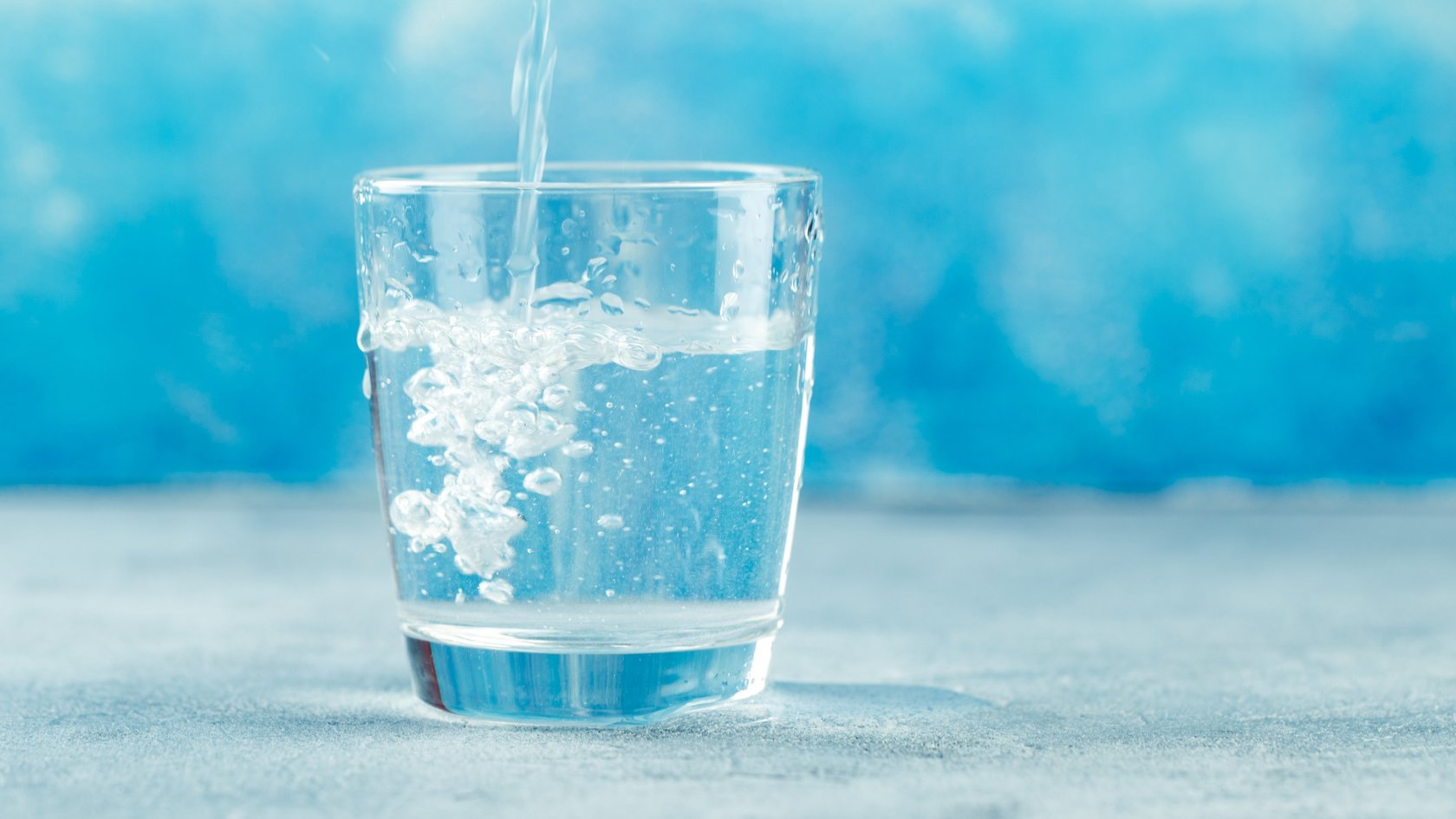 Ein Glas Mineralwasser