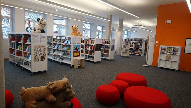 Loungemöbel in der Kinderbücherei der Stadtbücherei Isny im Allgäu