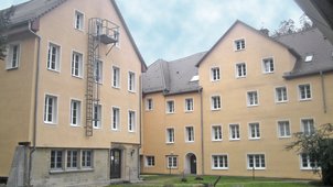 Ehemaliges Badgebäude, heute Emil-Schlegel-Klinik und Arztpraxis, Nord-Ost-Seite - 72108 Rottenburg-Bad Niedernau, Badstraße 83 - 85