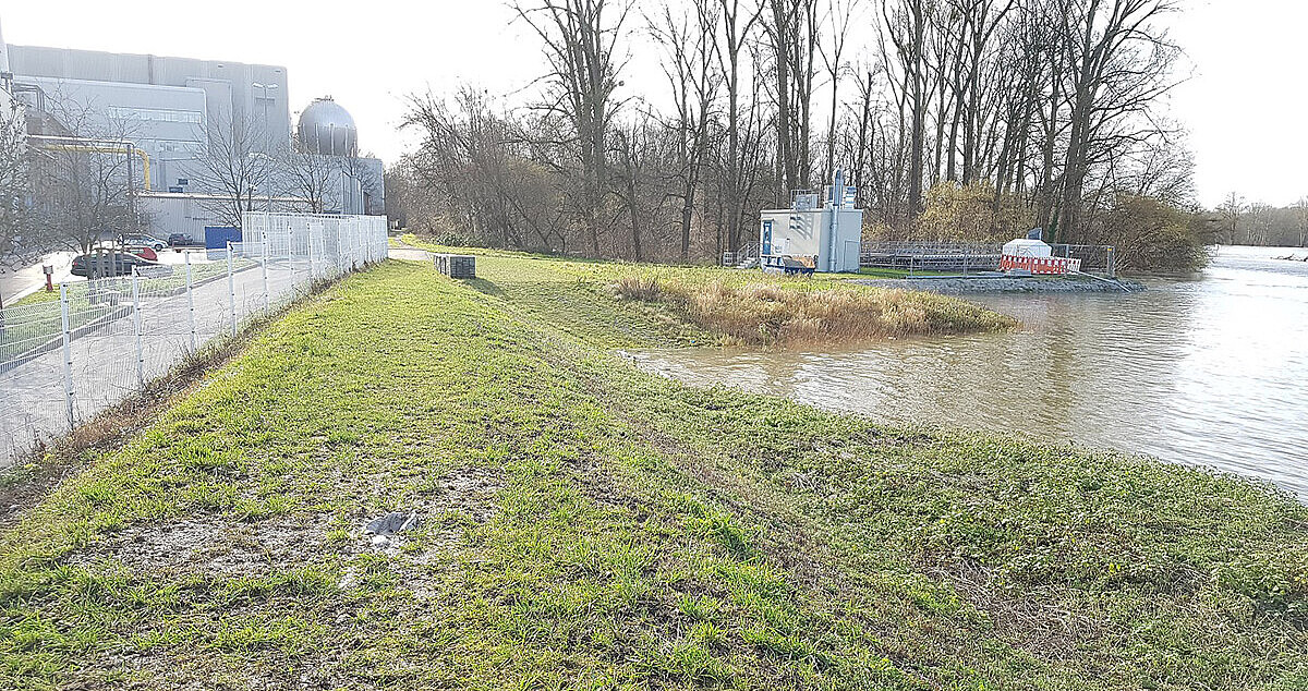 Rheinhochwasserdamm XXV am Rheinhafen-Dampfkraftwerk 