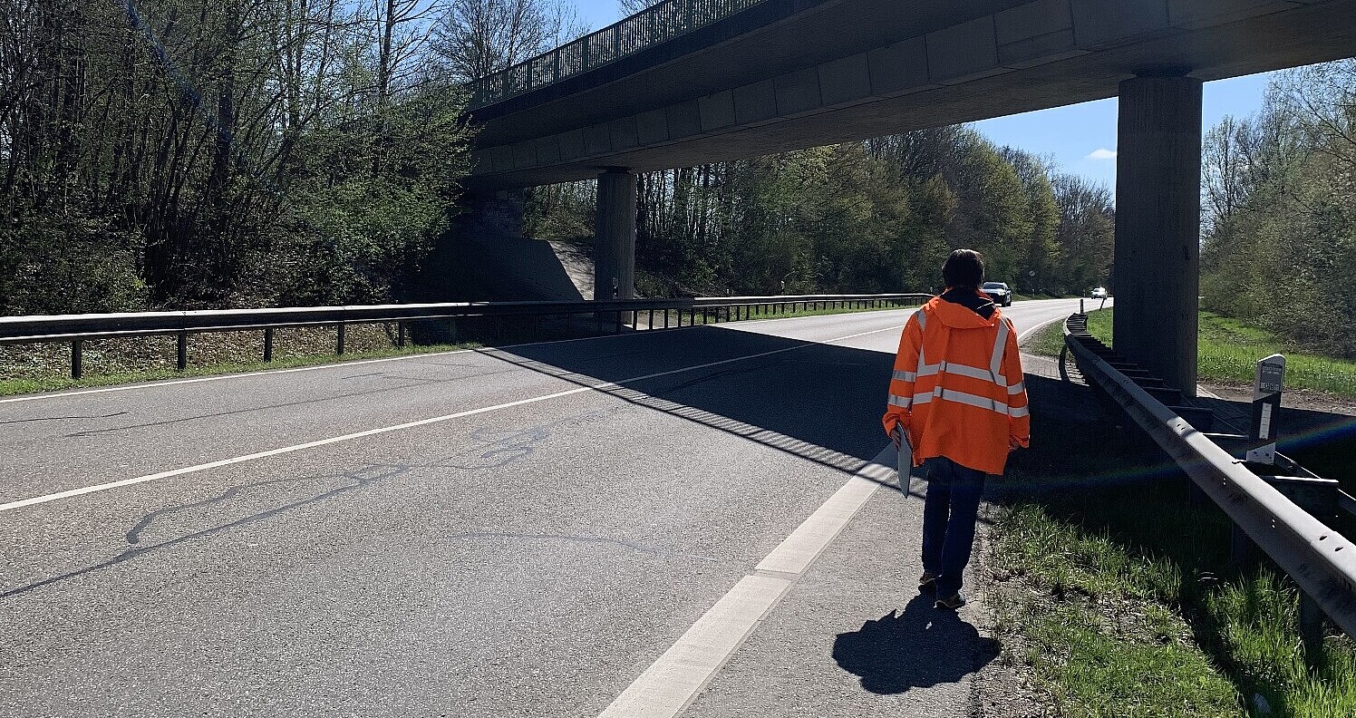 Die sanierungsbedürftige Brücke über die B 3 bei der Abfahrt Wiesloch-Nord