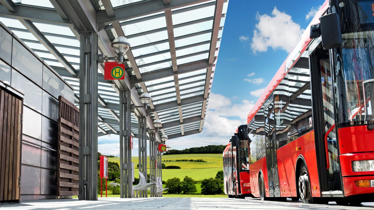 Moderner Busbahnhof auf dem Land