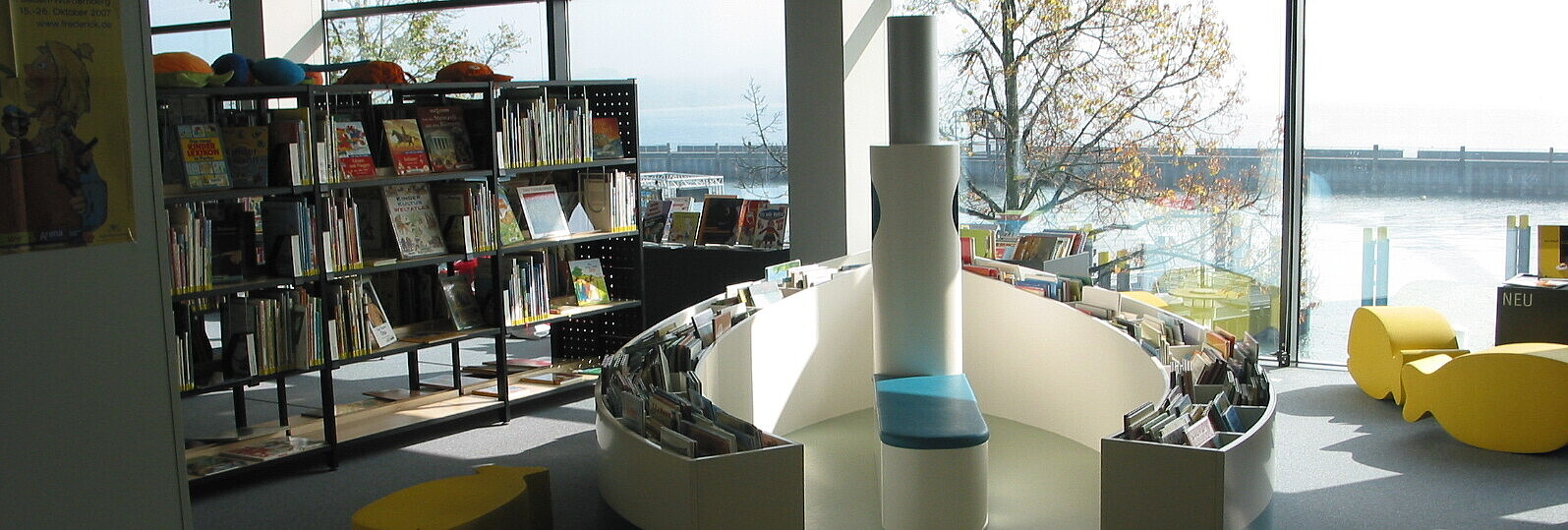 Medienhaus am See Friedrichshafen - Kinderbereich mit Leseboot