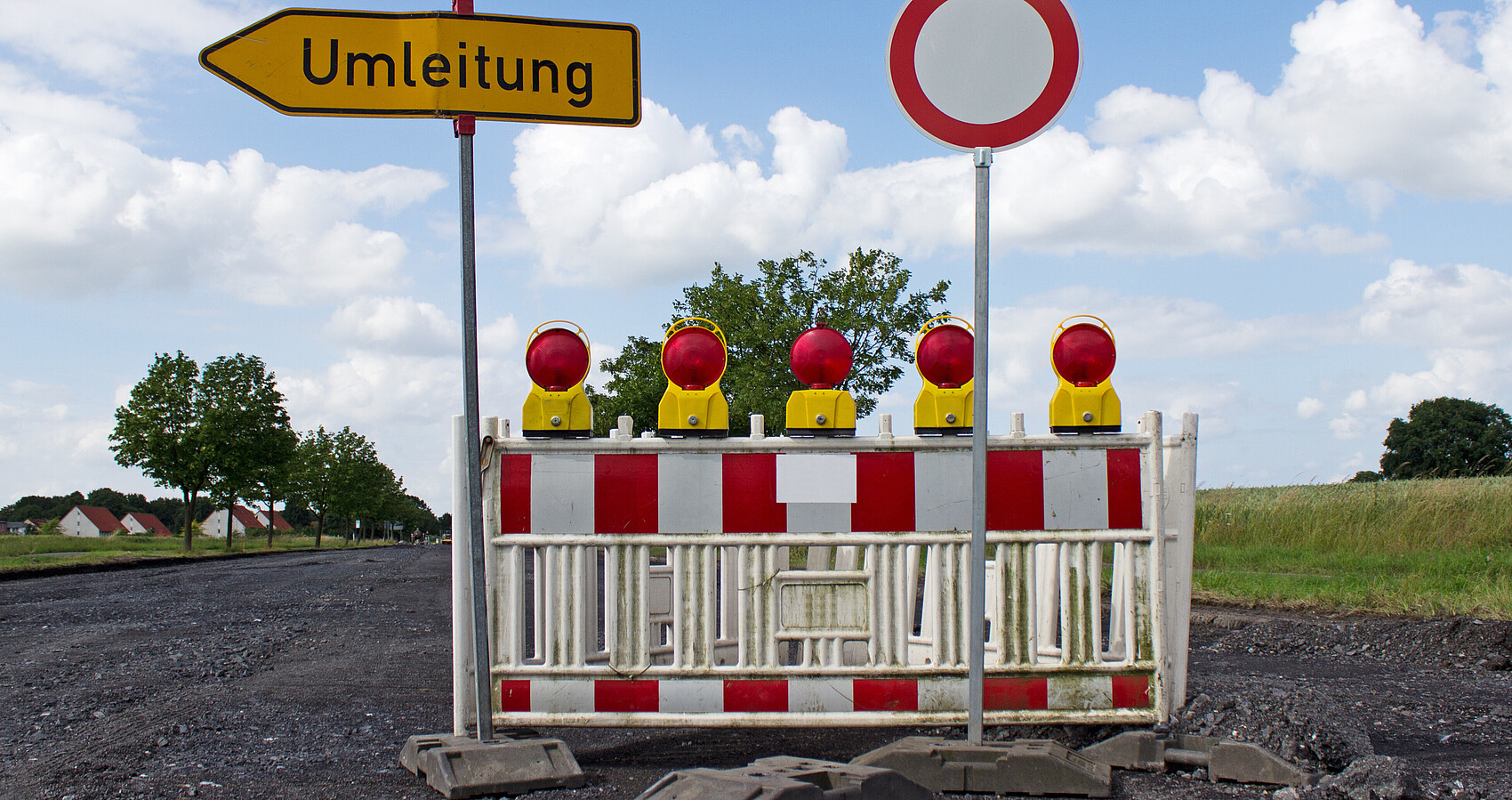 Straßensperrung mit Umleitung