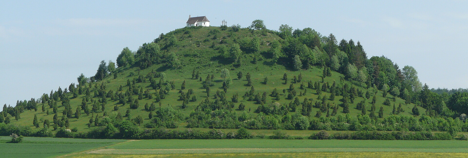 Blick auf die Salmendinger Kapelle auf dem Kornbühl im gleichnamingen Naturschutzgebiet