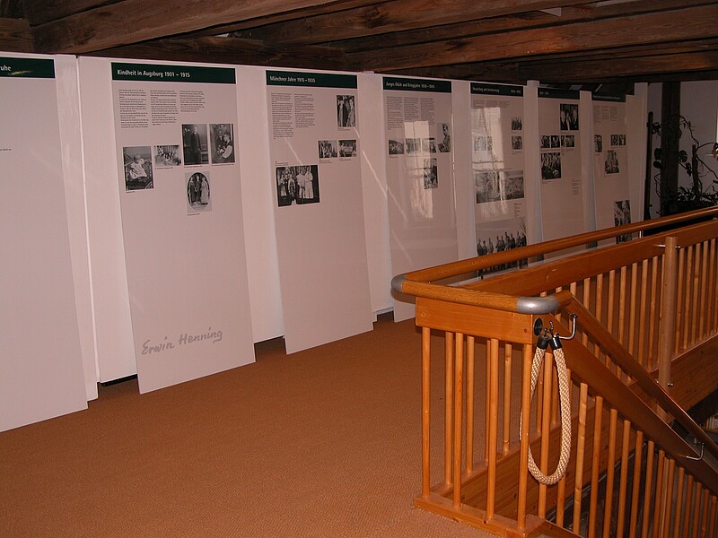 Ausstellungsbereich im Dachgeschoß der Stadt­bi­blio­thek Leut­kirch im Kornhaus