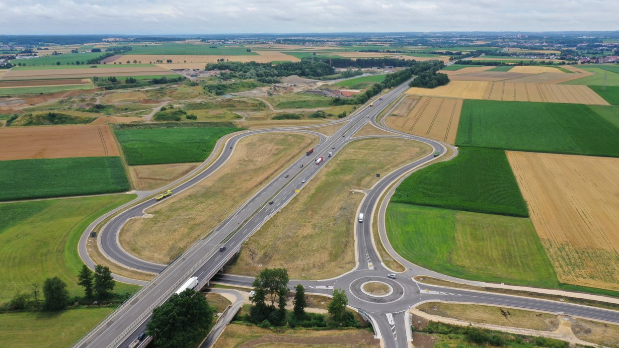 Luftbild des Anschluss' der B 311 an die B 30