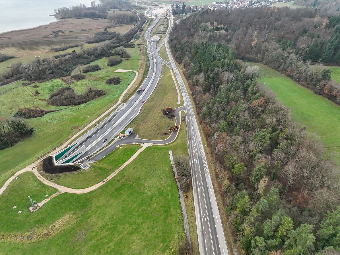 Blick von Konstanz Richtung Hegne; Links unten: Portal Tunnel Waldsiedlung