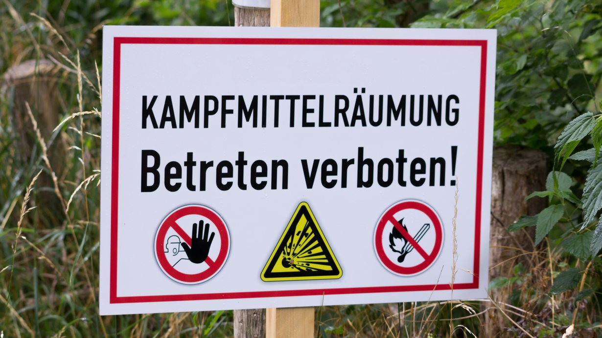 Verbotsschild der Kampfmittelräumung