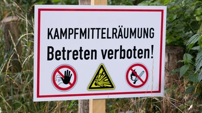 Verbotsschild der Kampfmittelräumung