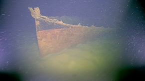 Bug des abgewrackten und versenkten ersten Salondampfers am Bodensee – der SD Baden/ehemals Kaiser Wilhelm – am Seegrund. Ansicht von Backbord 