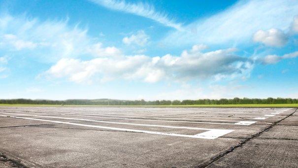 Bild zeigt Landebahn eines Flugplatzes