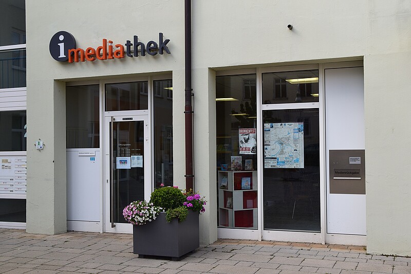 Mediathek Munderkingen - Eingang von aussen